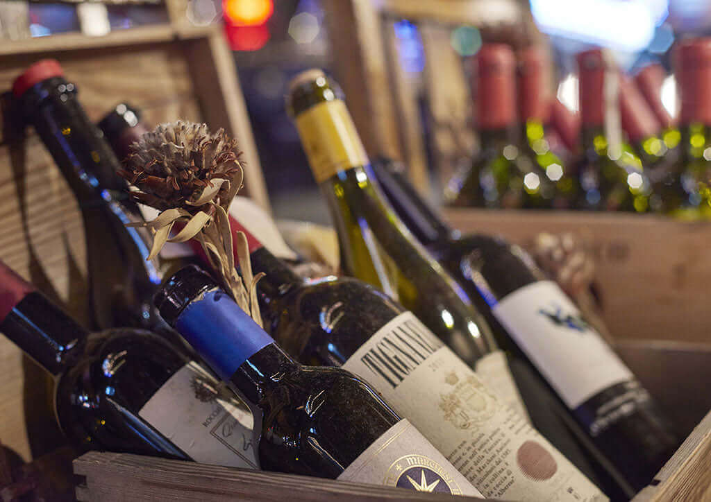 Wine provisioning and spirits supply to yachts around the world. Our mixed cases of wines for yachts